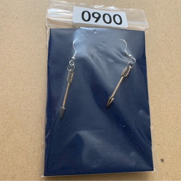 🔥5/$20🔥 Arrow Earrings and Macrame Bracelet New and Handmade - Picture 4 of 4